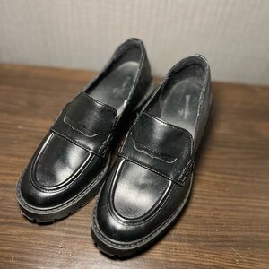 Universal Thread platform loafers